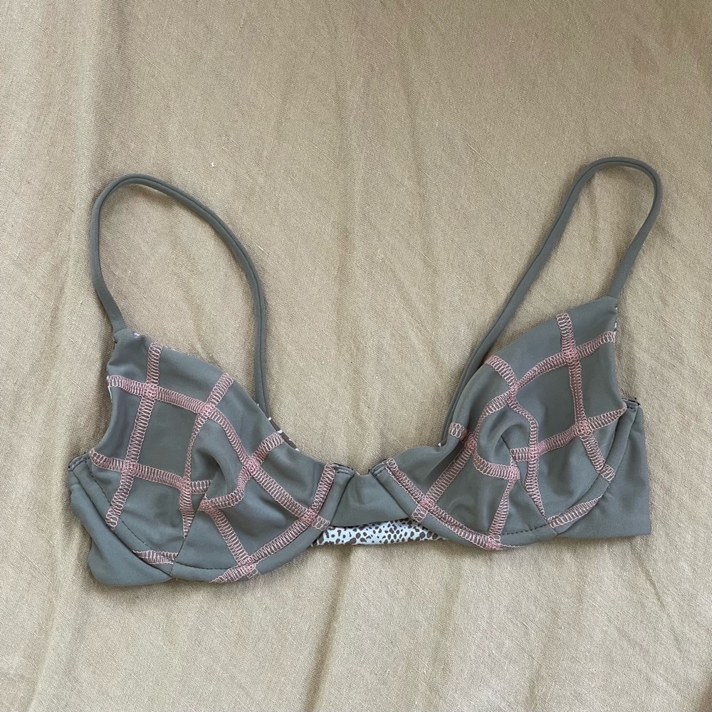 Acacia top